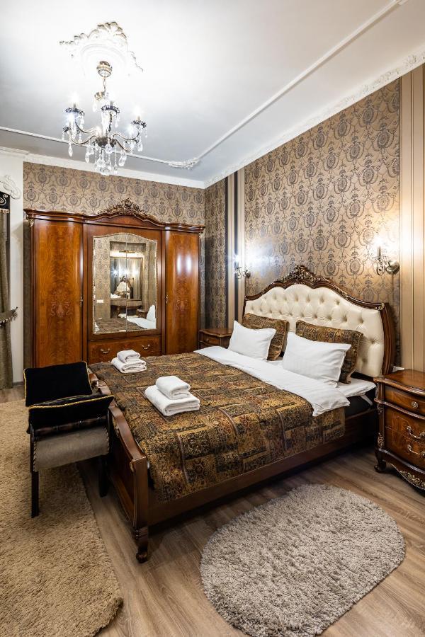 Classic Royal Central Apartment. Balcony And A/C Lviv Exterior photo
